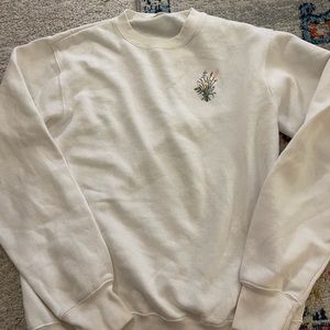 Brandy Melville flower embroidery crewneck
